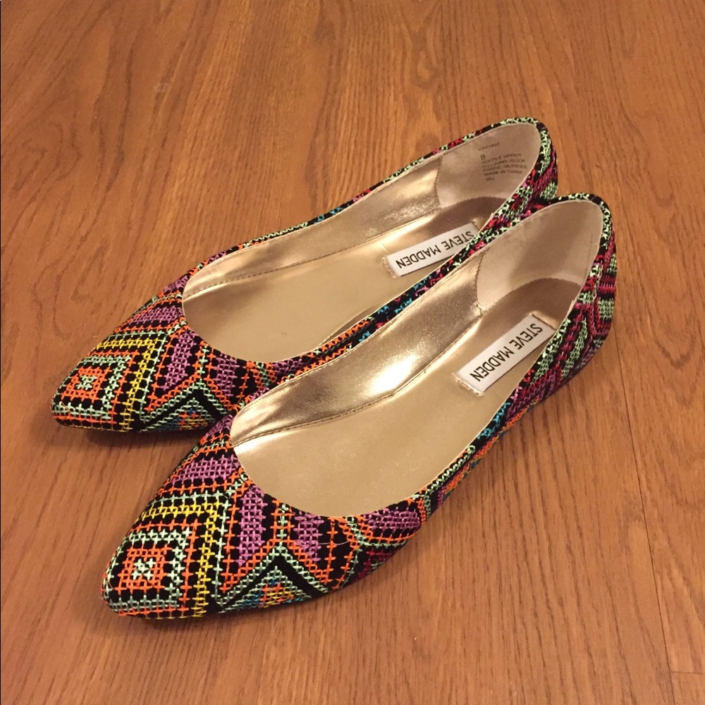 Steve Madden embroidered flats